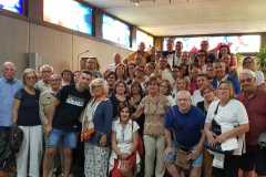 Gruppo di pellegrini provenienti da Margherita di Savoia (BT) in pellegrinaggio alla Madonna delle Lacrime di Siracusa.